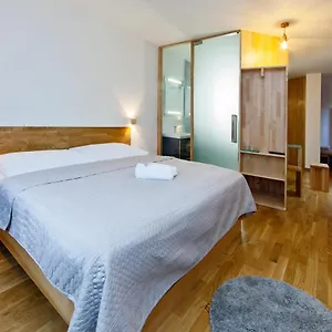 Wolf 3*, Prag Tschechische Republik