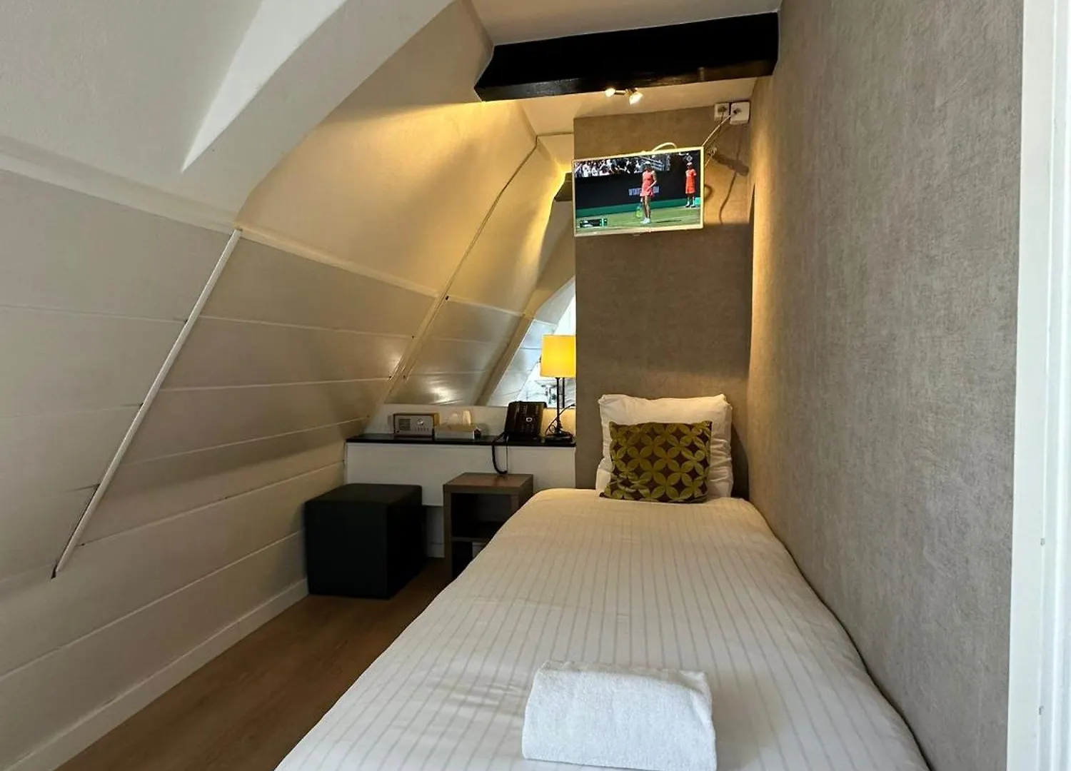 Itc Hotel Amsterdam 2*,