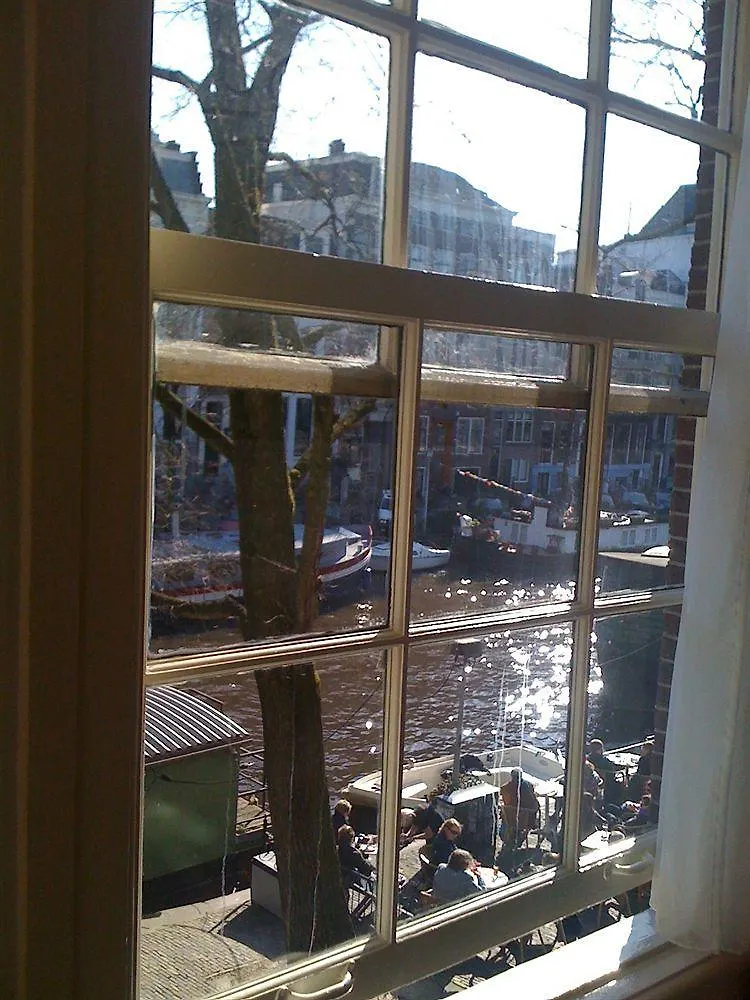 Itc Hotel Amsterdam 2*,
