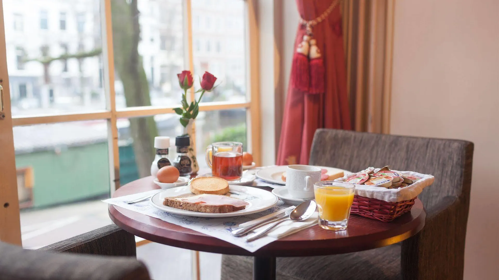 Itc Hotel Amsterdam 2*,